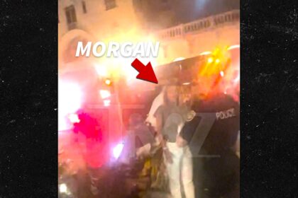 "Rhony" Sonja Morgan emozionante prima di lasciare il ristorante della Florida in ambulanza