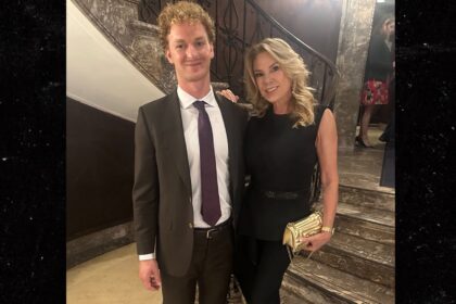 La star di "Real Housewives" Ramona Singer pubblica foto con Daniel Penny
