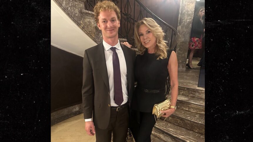 La star di "Real Housewives" Ramona Singer pubblica foto con Daniel Penny