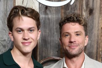 Ryan Phillippe Dettagli che lavorano con Son Deacon sui motori
