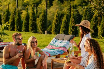 13 elementi essenziali per la migliore giornata di piscina di sempre