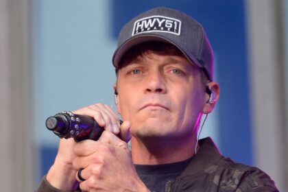 Brad Arnold, 3 porte in giù, condivide la diagnosi del cancro