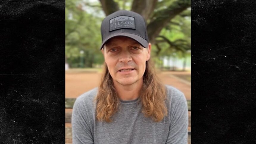 3 porte giù il cantante Brad Arnold annuncia la diagnosi del cancro