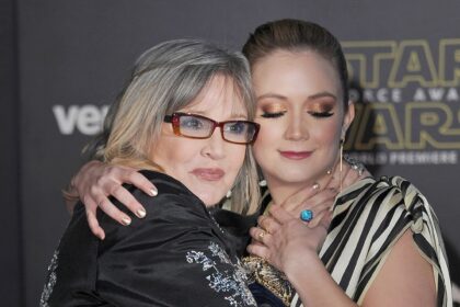Billie Lourd onora Carrie Fisher per Star Wars Day