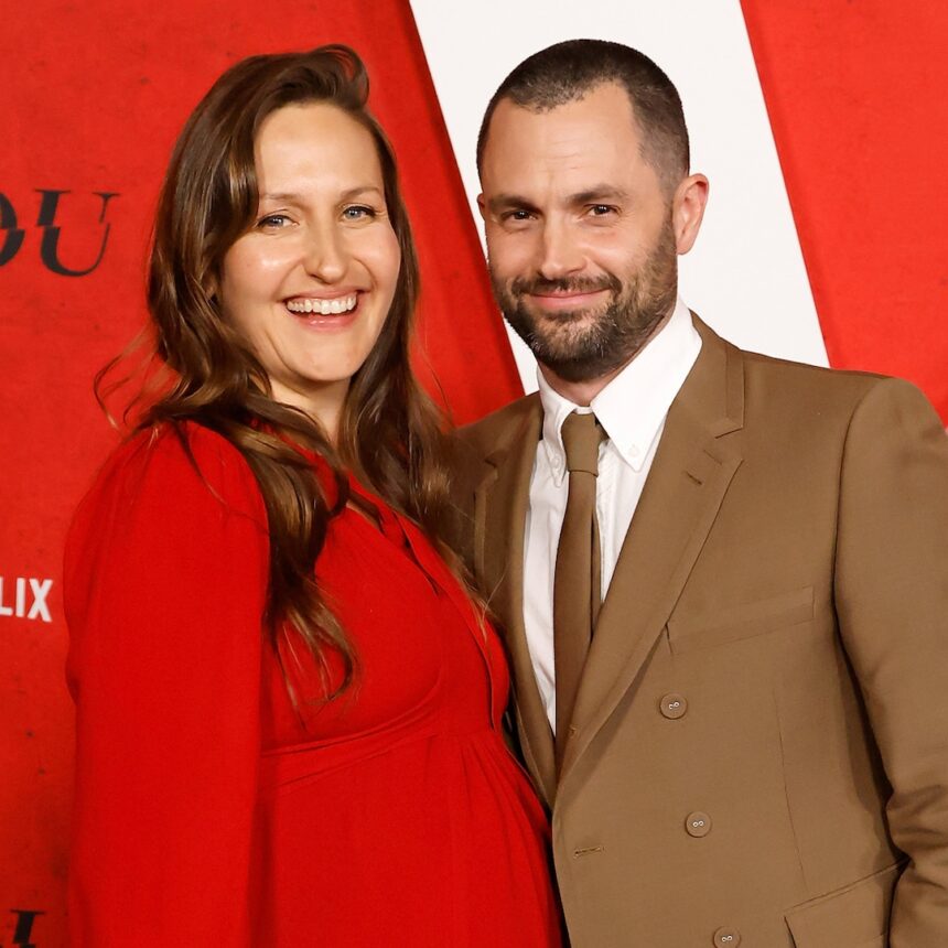 Come Domino Kirke incinta, Penn Badgley si sta preparando per i gemelli