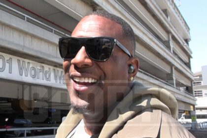 Antonio Gates afferma che Jordon Hudson non può essere un capro espiatorio dell'UNC "se le cose non vanno bene"