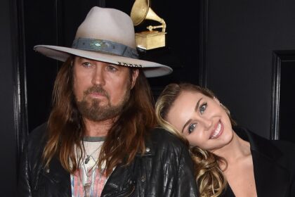 Miley Cyrus, Billy Ray Cyrus si riuniscono in mezzo alla faida familiare