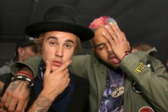Justin Bieber supporta Chris Brown dopo l'arresto di Londra