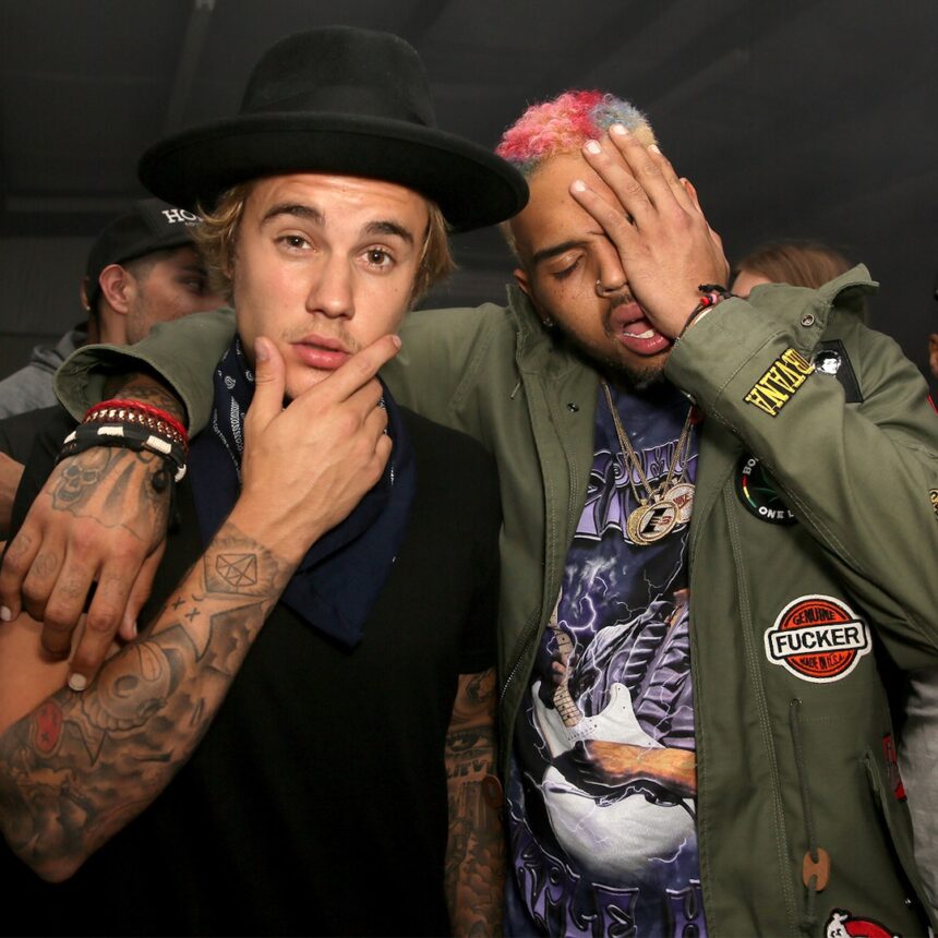 Justin Bieber supporta Chris Brown dopo l'arresto di Londra