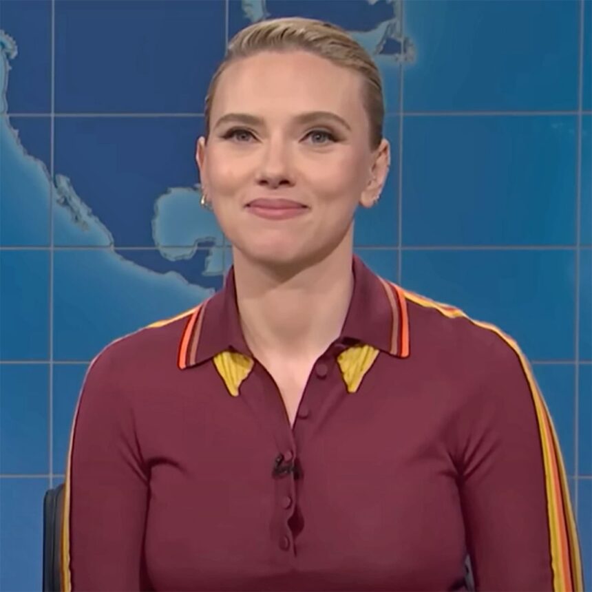 Scarlett Johansson e Colin Jost si vendicano su Michael Che su SNL