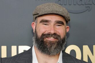 Taylor Swift incontra il bambino n. 4 di Jason Kelce e Kylie Kelce