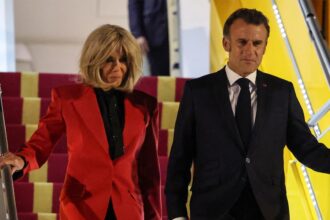 Emmanuel Macron affronta il video della moglie che lo spinge in faccia