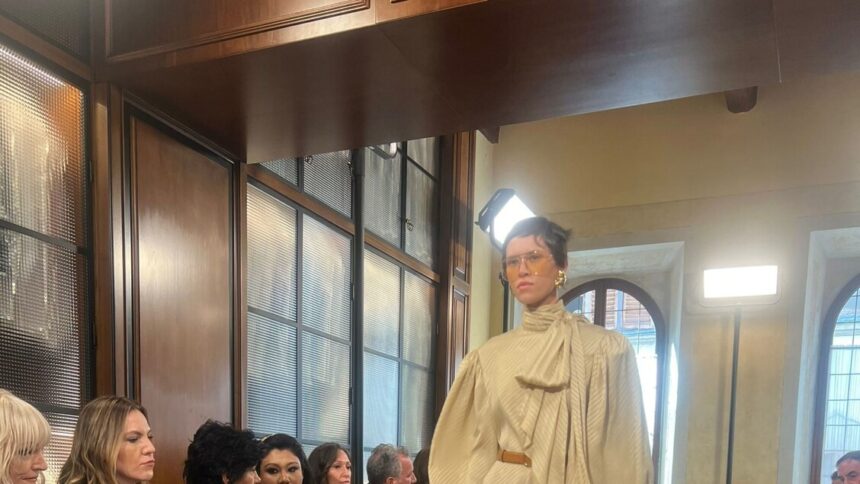 Gucci Cruise 2026 rilegge l'archivio, sfilata a Firenze - Moda