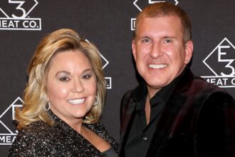 Todd Chrisley è stato rilasciato dalla prigione dopo il perdono