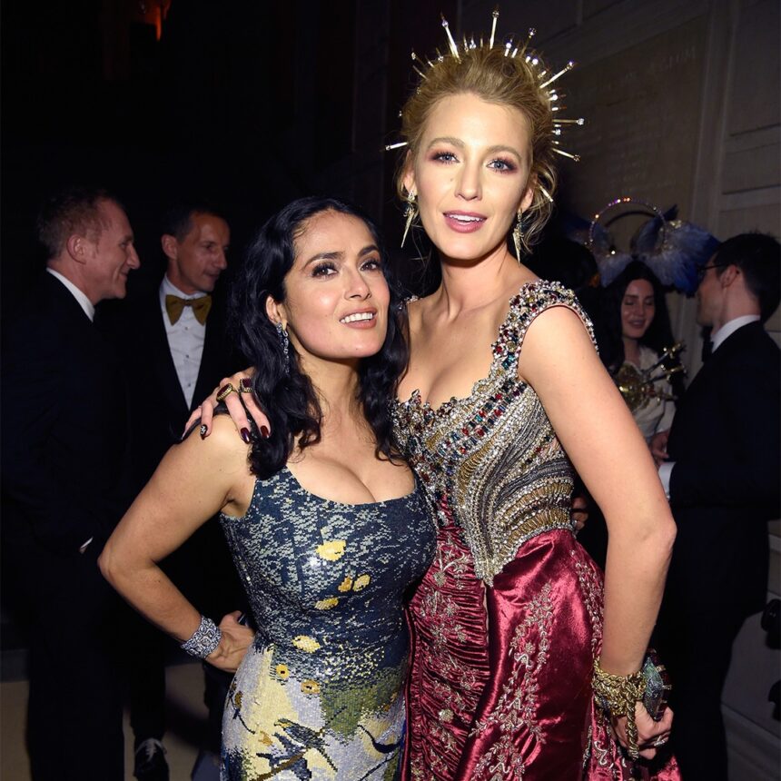 Salma Hayek Friends con Blake Lively, i bambini di Ryan Reynolds