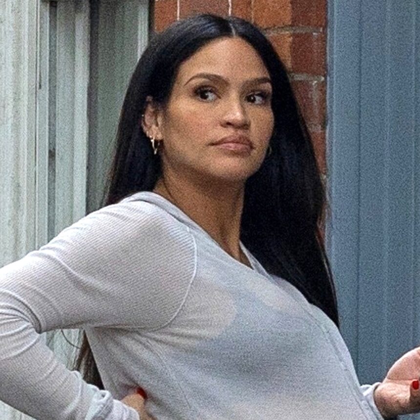 Cassie incinta esce in mezzo a Sean "Diddy" Combs.