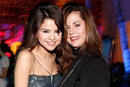 Singer/actress Selena Gomez (L) and mother Mandy Teefey attend the 2010 Hollywood Style Awards with The Palazzo Las Vegas, Klipsch, and FRS Healthy Energy at the Hammer Museum on December 12, 2010 in Westwood, California.