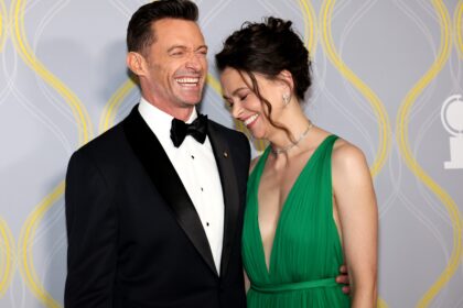 Chi è Sutton Foster? Tutto sulla fidanzata di Hugh Jackman - Hollywood Life