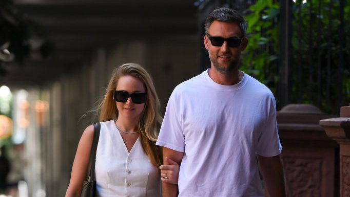 NEW YORK, NEW YORK - AUGUST 22: Jennifer Lawrence and Cooke Maroney seen out and about in Manhattan on August 22, 2023 in New York City. (Photo by Robert Kamau/GC Images)