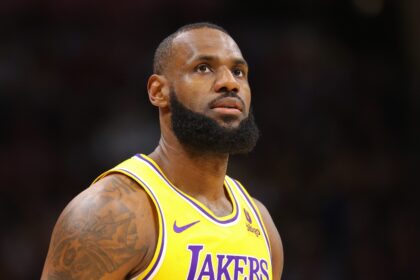 LeBron James si sta ritirando? Scopri il suo futuro nel basket - Hollywood Life