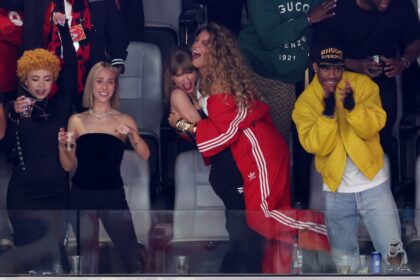 Blake Lively ha accusato di aver tentato di ricattare Taylor Swift; Attrice risponde