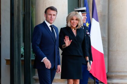 Quanti anni ha la moglie di Emmanuel Macron Brigitte? La loro differenza di età - Hollywood Life