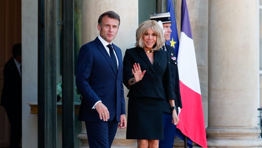 Quanti anni ha la moglie di Emmanuel Macron Brigitte? La loro differenza di età - Hollywood Life