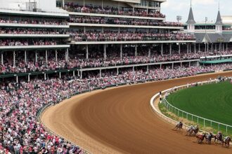 LOUISVILLE, KENTUCKY - MAY 02:  The field heads into the first turn during an undercard race ahead of the Kentucky Oaks at Churchill Downs on May 02, 2025 in Louisville, Kentucky. (Photo by Maddie Meyer/Getty Images)