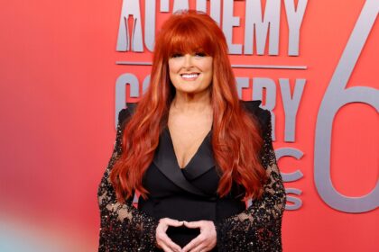 Aggiornamenti sul cantante della musica country - Hollywood Life