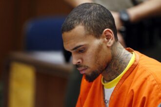 Chris Brown è in prigione? Scoprilo nel suo arresto 2025 segnalato - Hollywood Life