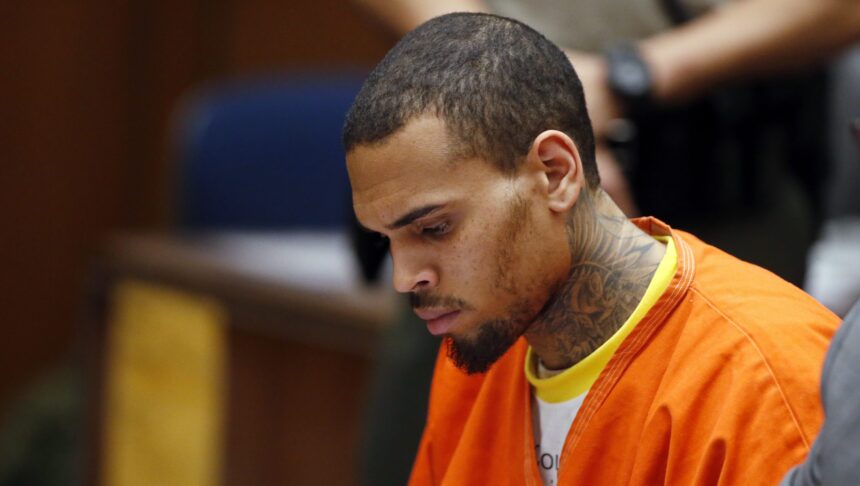 Chris Brown è in prigione? Scoprilo nel suo arresto 2025 segnalato - Hollywood Life