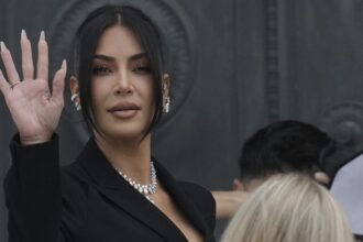 Prova di Parigi: Kim Kardashian testimonia sulla paura della morte e dello stupro nel 2016 Hotel rapina (Dettagli)