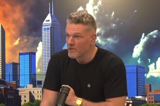 Pat McAfee risponde a John Mellencamp, "Chiudi il fottuto"