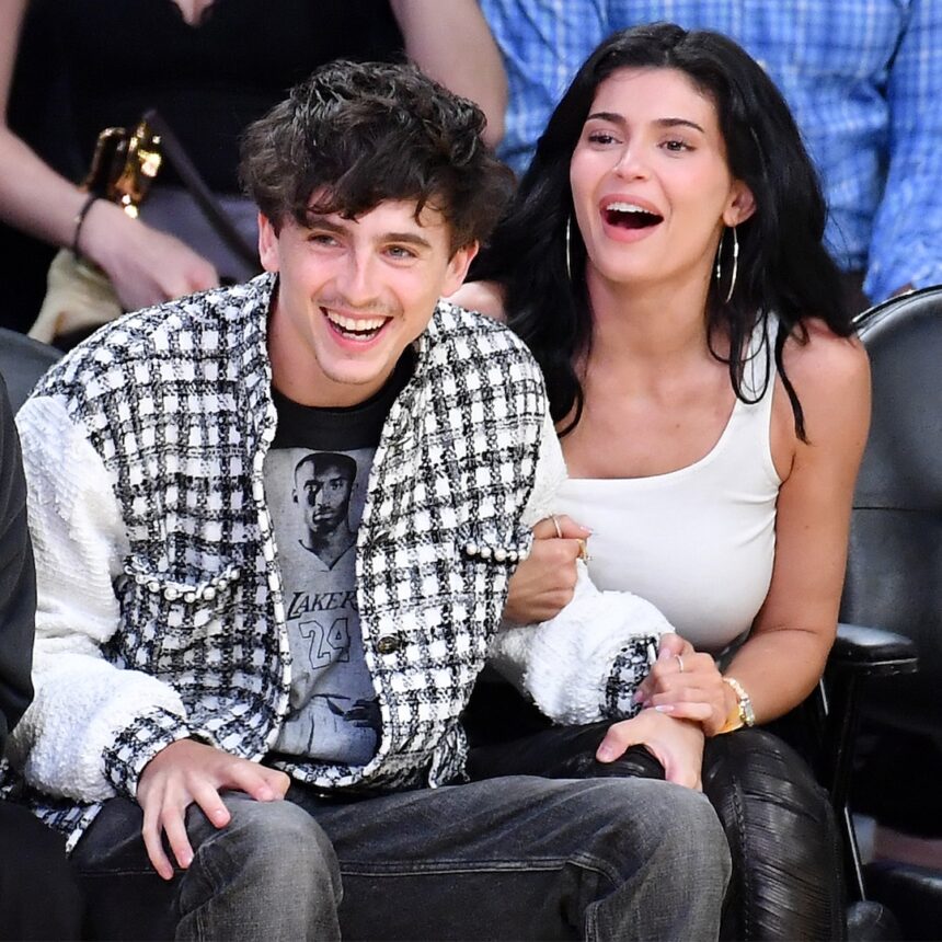 Timothée Chalamet, Kylie Jenner Condividi un bacio a Knicks Game