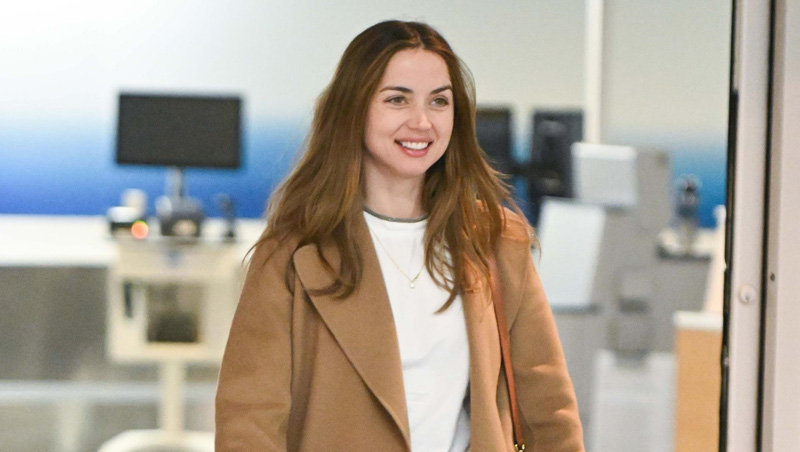 Ana de Armas arriva a New York City dopo aver usato l'elicottero di Tom Cruise durante il viaggio