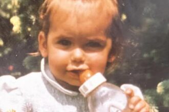 Indovina chi si trasformò questo bambino con la bottiglia!