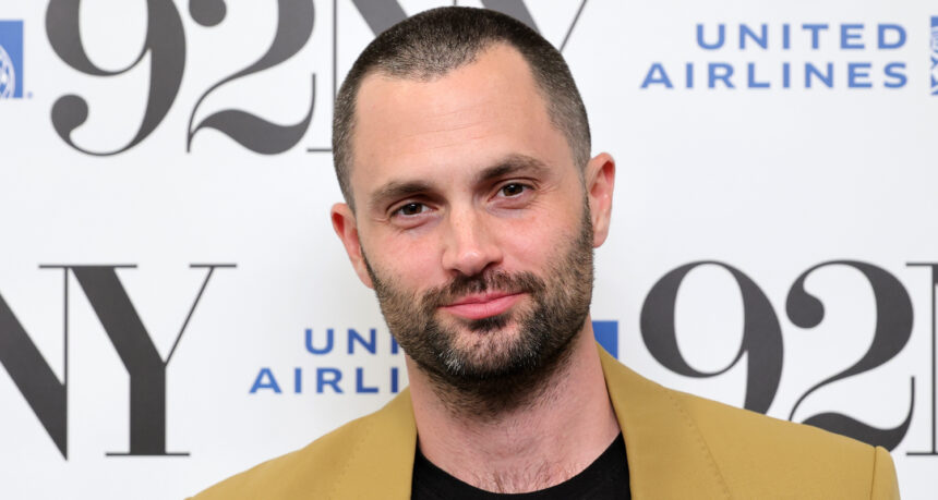 Penn Badgley chiarisce il nome di suo figlio di 4 anni non è James, dopo anni di dichiarazione errata
