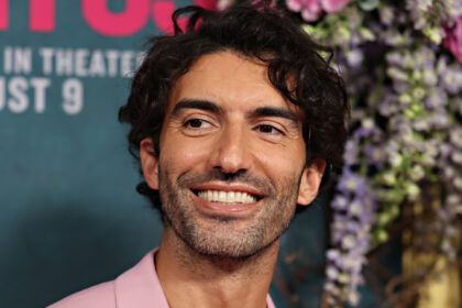Justin Baldoni rompe il silenzio di Instagram per celebrare la festa della mamma in mezzo a Blake Lively Legal Drama in corso