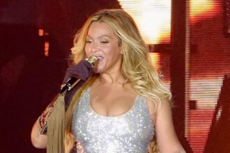 Beyonce regala la star di Tiktok jools di "Demure" un grido durante il concerto di Chicago - Guarda il video!