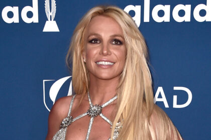 Britney Spears parla dopo aver tentato di fumare una sigaretta su un aereo