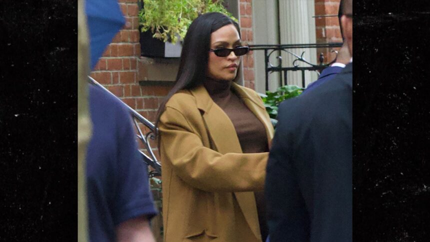 Cassie mentre andava al tribunale di New York per testimoniare contro Diddy