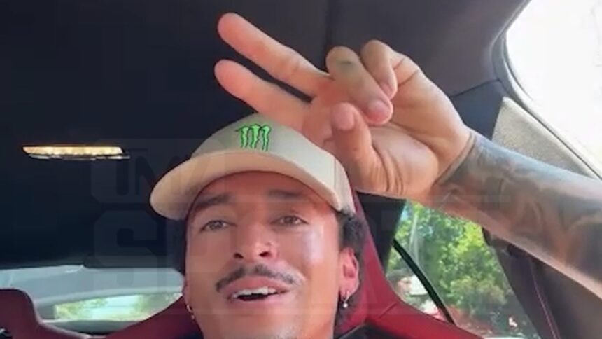 Nyjah Huston prende in giro la mitragliatrice "Special" Machine Kelly all'evento di Santa Monica SLS
