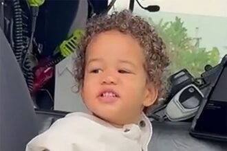 Perché Chrissy Teigen, il figlio di John Legend Wren indossa uno stivale