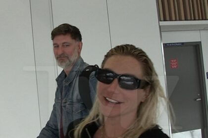 Kesha ha individuato con un BF che si dice, dice che lo sta solo usando per il sesso