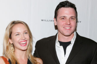 Anna Camp confronta il primo matrimonio con l'ex Michael Mosley con "una notte che è durata sette anni"