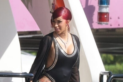Cardi B & Nuovo fidanzato Stefon Diggs Celebrate il Memorial Day Holiday su uno yacht a Miami