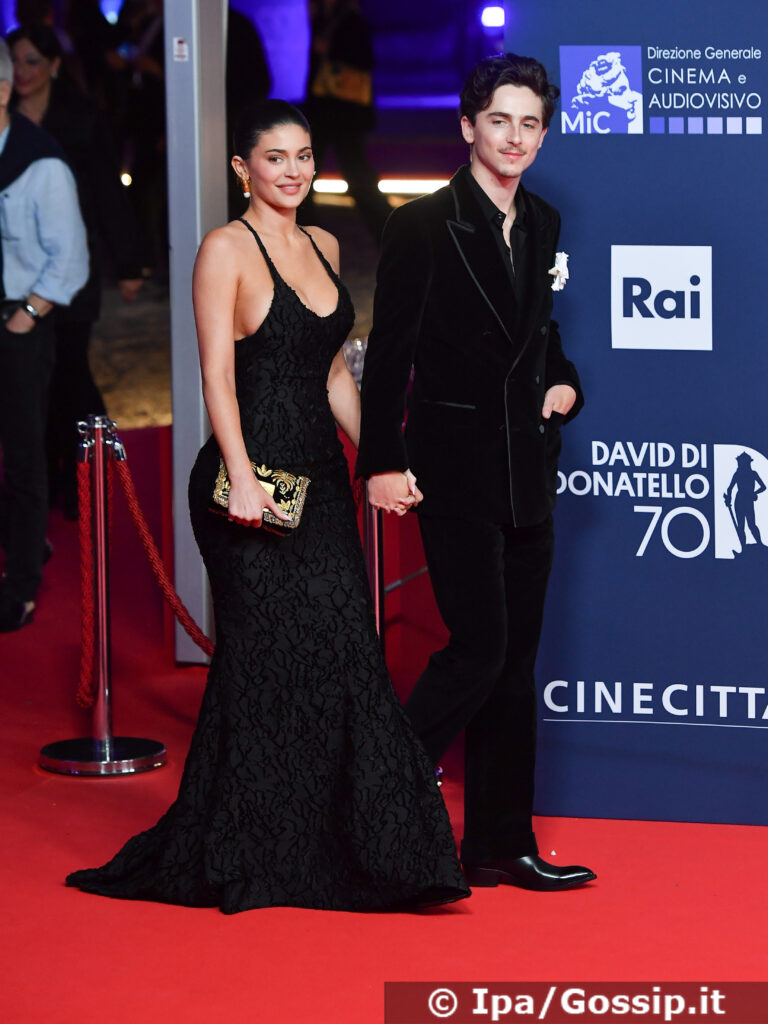 Timothée Chalamet e Kylie Jenner scelgono l’Italia per il primo red carpet insieme in assoluto: foto da Roma - Gossip.it