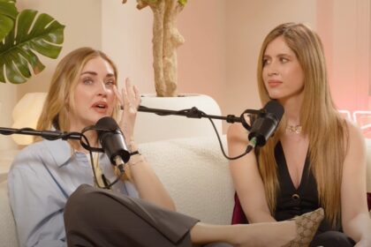 ''Senza di voi non so come ne sarei uscita'': Chiara Ferragni in lacrime ringrazia le due sorelle nel podcast 'di famiglia' - Gossip.it
