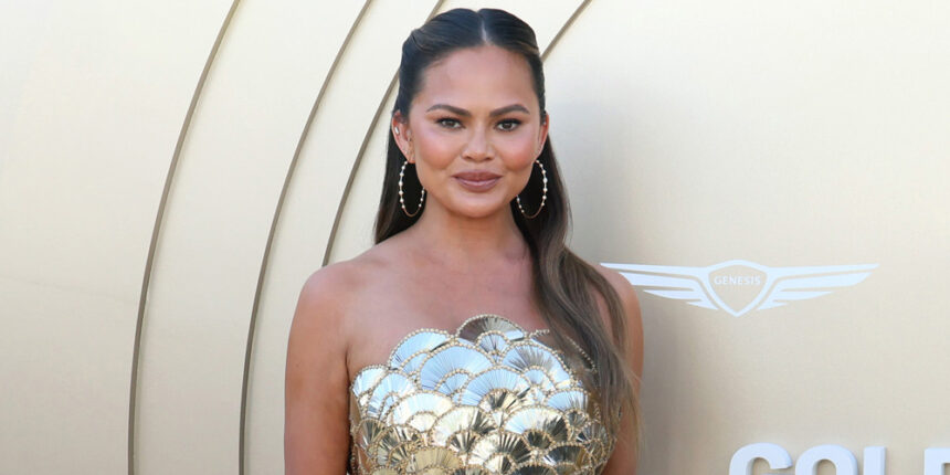 Chrissy Teigen rivela che ha ricominciato a bere: "Mi piaccio di più sobrio"