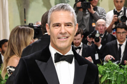 Andy Cohen risponde alla cancellazione e alle voci di casting "Rhony"